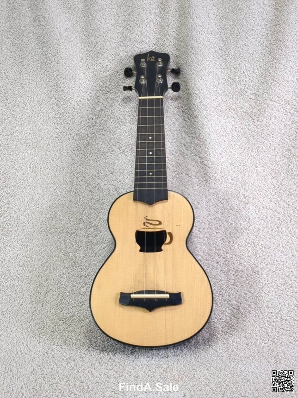 Kaka Ukulele Soprano with Carrying Case